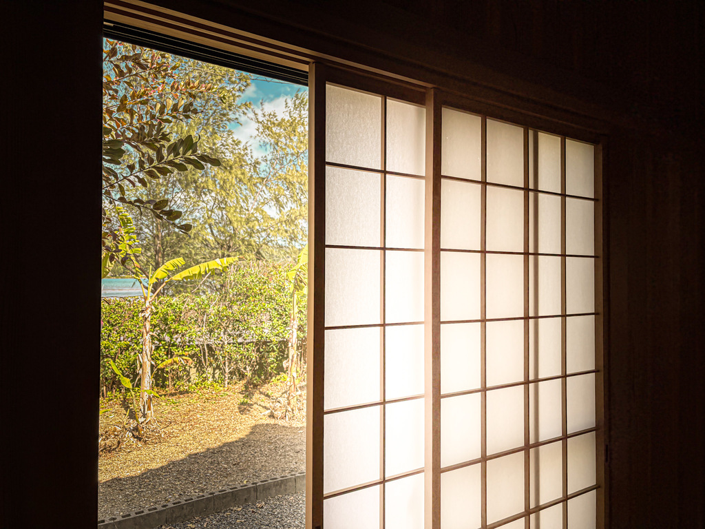 和室から眺める庭